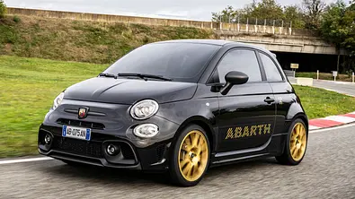 Frontansicht des Abarth 695 75° Anniversario (2024) - Foto: Stellantis