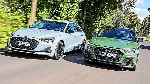 Blick von schräg vorne auf die fahrenden Autos Audi A3 und Audi A1. - Foto: Daniela Loof
