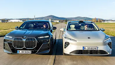 BMW i7/Nio ET7 - Foto: Frank Ratering