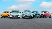 MG4, Kia EV3, Skoda Elroq, Fiat 600e & BYD Atto 3 fahrend von vorne fotografiert. - Foto: Frank Ratering MG4, Kia EV3, Skoda Elroq, Fiat 600e & BYD Atto 3 fahrend von vorne fotografiert. - Foto: Frank Ratering