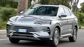 BYD Seal U DM-i (2024); fahrend von vorne rechts - Foto: BYD BYD Seal U DM-i (2024); fahrend von vorne rechts - Foto: BYD