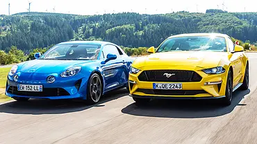 Alpine A110/Ford Mustang GT: Vergleich - Foto: Frank Ratering Alpine A110/Ford Mustang GT: Vergleich - Foto: Frank Ratering