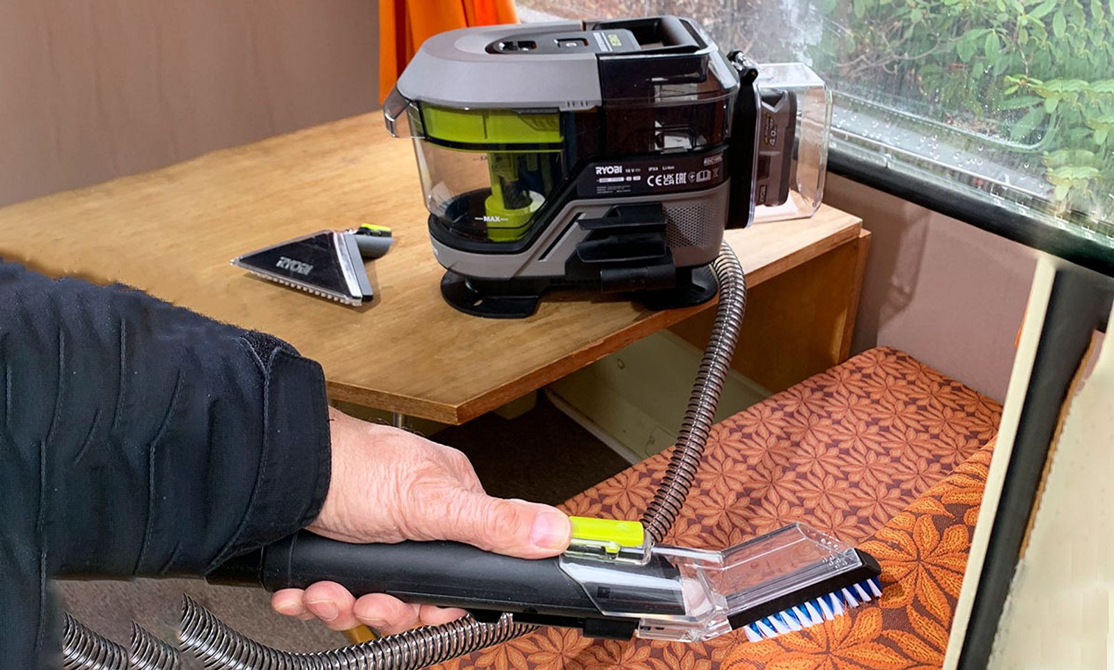 Praxis-Check: Akku-Nasssauger Ryobi RDC18BL im Test