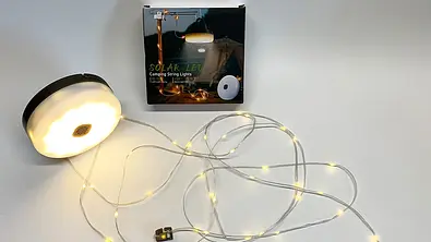 Lichterkette Outdoor mit der Verkaufsverpackung, fotografiert von oben. - Foto: Holger Ippen