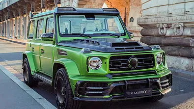 Mansory P850 stehend, Ansicht von schräg rechts vorne - Foto: Mansory