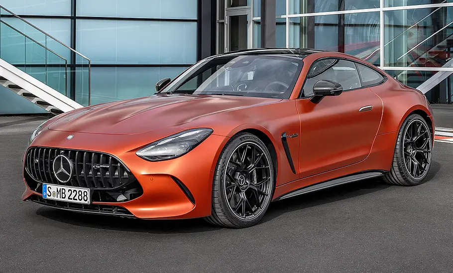 Mercedes-AMG GT 63 S E Performance (2024) Der Mercedes-AMG GT 63 S E Performance (2024) statisch von vorne links fotografiert.