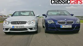 Mercedes CLK 63 AMG und BMW M6 nebeneinander auf der Rennstrecke, Ansicht von vorne. - Foto: Bernd Ebener Mercedes CLK 63 AMG und BMW M6 nebeneinander auf der Rennstrecke, Ansicht von vorne. - Foto: Bernd Ebener