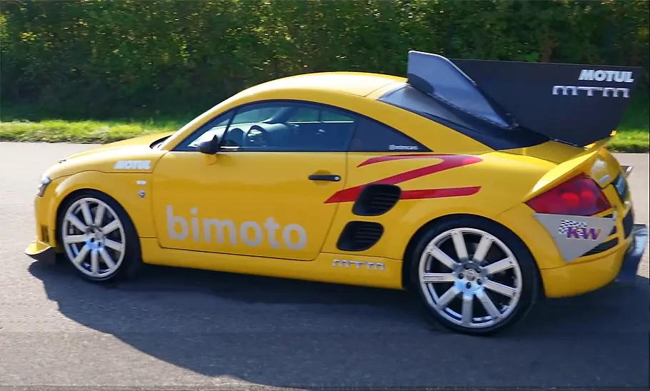 MTM Audi TT bimoto mit Ansaugschnorchel und Heckflosse, fotografiert von der Seite.