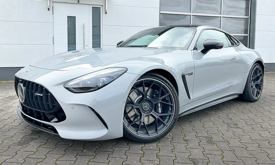 Mercedes-AMG GT 63 von Opus; statisch von vorne rechts
