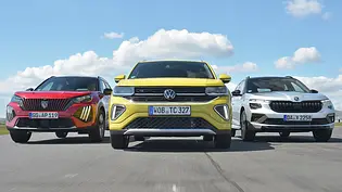 Peugeot 2008/VW T-Cross/Skoda Kamiq; fahrend von vorne - Foto: Zbigniew Mazar