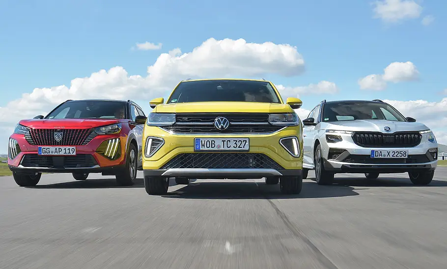 Peugeot 2008/VW T-Cross/Skoda Kamiq; fahrend von vorne