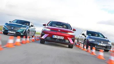 Peugeot 308 SW Hybrid/MG5 Electric/VW Golf Variant - Foto: Zbigniew Mazar