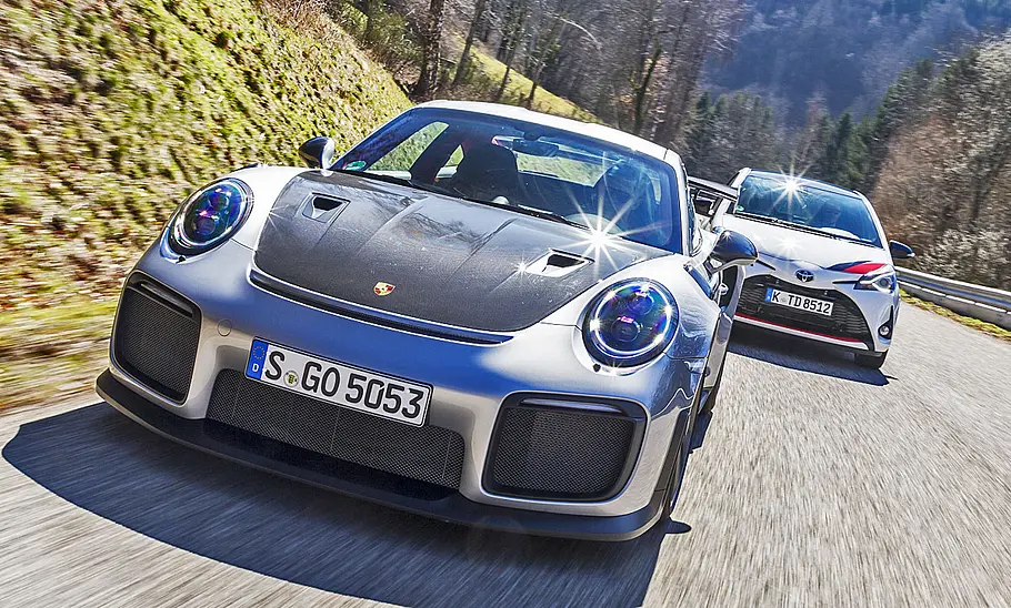Porsche 911 GT2 RS/Toyota Yaris GRMN: Vergleich Porsche 911 GT2 RS/Toyota Yaris GRMN: Vergleich