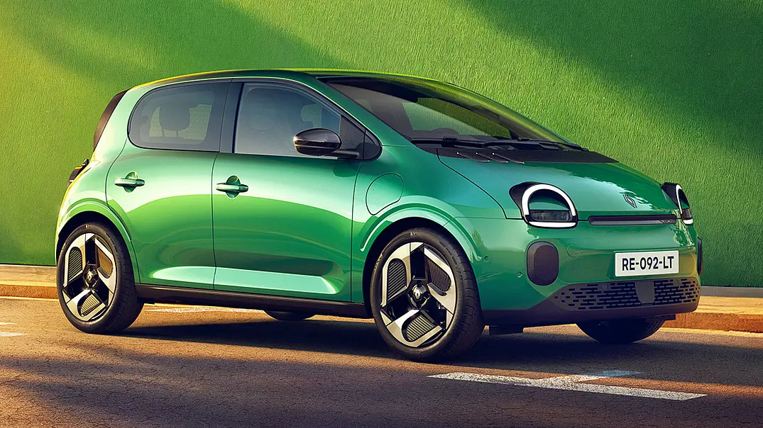 Der Renault Twingo E-Tech Electric, statisch von vorne rechts fotografiert. - Foto: Renault Der Renault Twingo E-Tech Electric, statisch von vorne rechts fotografiert. - Foto: Renault