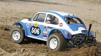 Der Tamiya Sand Scorcher in Offroad-Action. - Foto: Tamiya