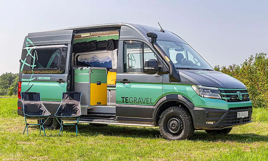 Terracamper Tegravel (2025) Die Außenaufnahme zeigt den Terracamper Tegravel (2025) statisch von schräg vorne rechts.