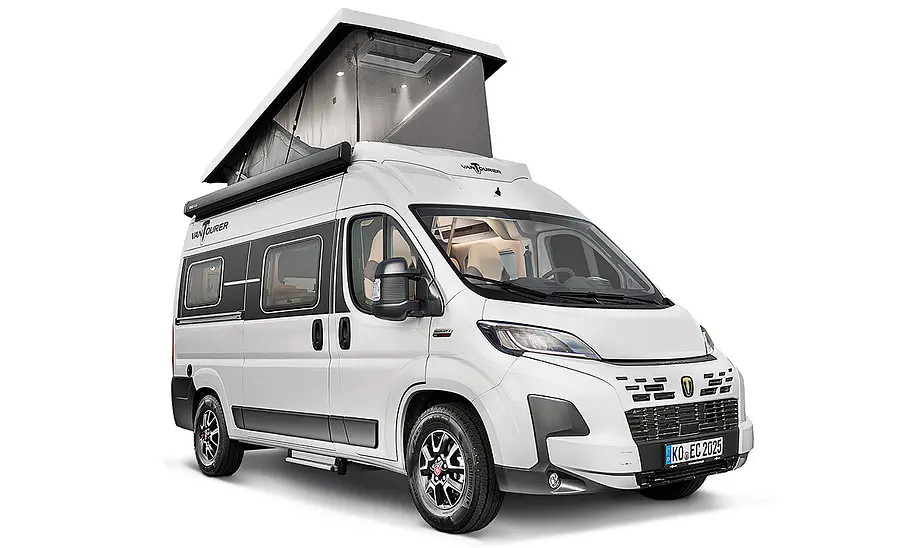 Van Tourer 540 D Van Tourer 540 D (2025) statisch von vorne rechts, das Dach ist aufgestellt.