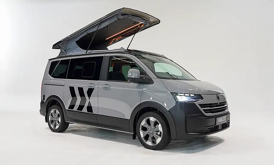 Das Bild zeigt den Vanexxt Caravelle Campervan (2025) statisch von schräg vorne rechts.