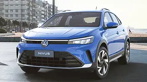 VW Nivus Facelift (2025) ist von vorne links vor urbanem Hintergrund fotografiert. - Foto: VW VW Nivus Facelift (2025) ist von vorne links vor urbanem Hintergrund fotografiert. - Foto: VW