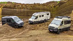 Das Bild La Strada Regent E, Eura Xtura XT 686 EF und Weinsberg X-Pedition 600 MQ stehend von schräg vorne fotografiert. - Foto: Daniela Loof