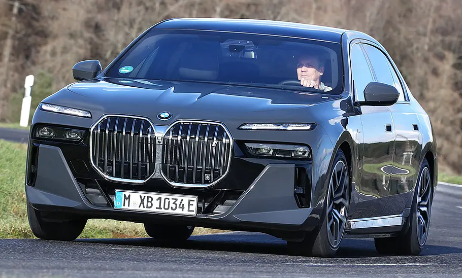 BMW i7