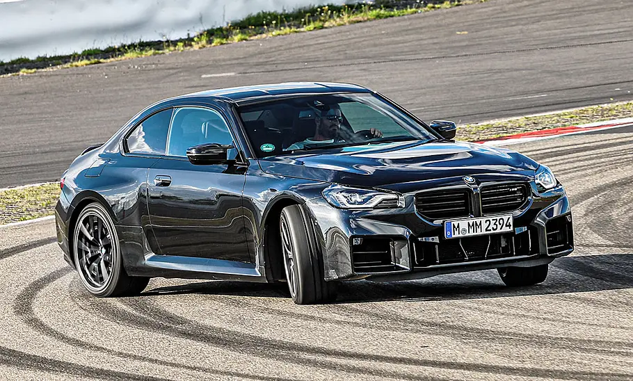 BMW M2; im Drift von vorne