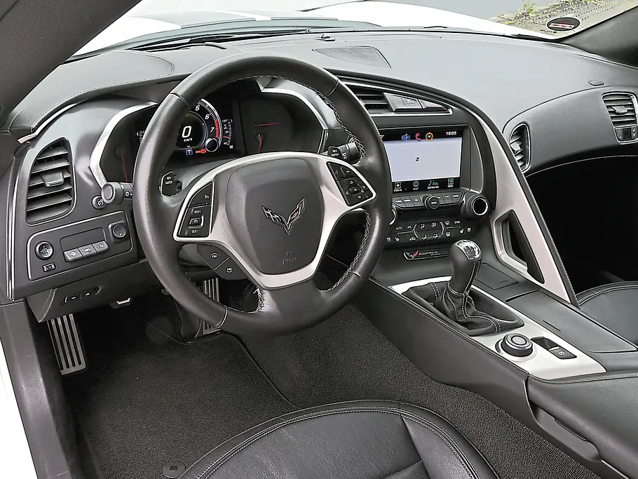 Chevrolet Corvette C7 Stingray US-Sportwagen Vergleich Innenraum Cockpit