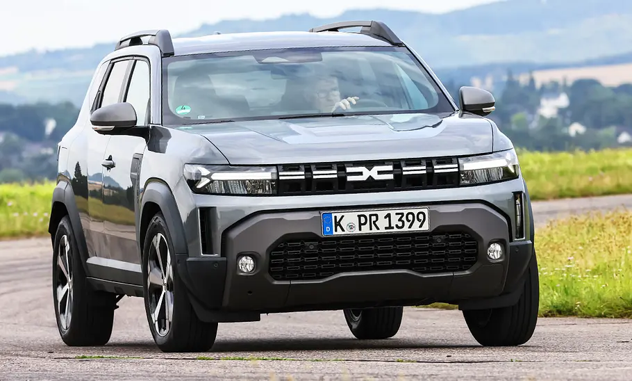 Dacia Duster; fahrend; Außenansicht; SUV; Frontansicht