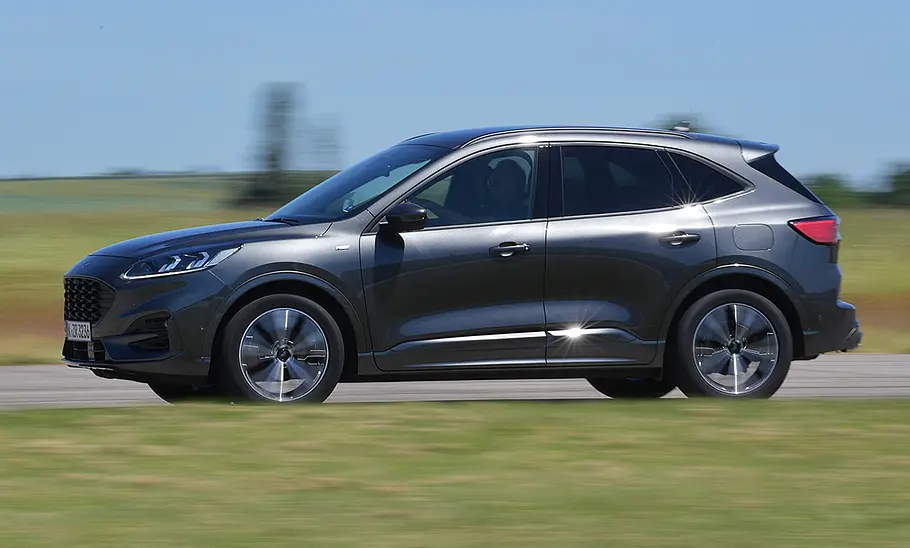 Ford Kuga (2019) Der Ford Kuga (2019), fahrend von links fotografiert.