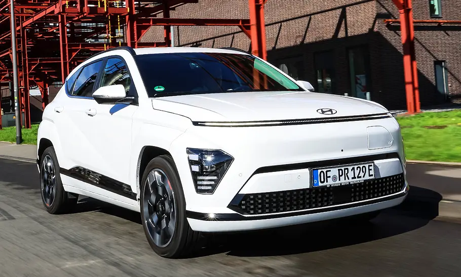 Hyundai Kona Elektro; Außenansicht; fahrend; Elektro-SUV; Frontansicht