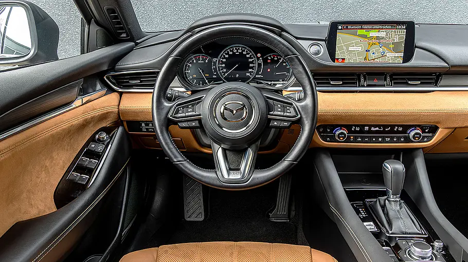 Das Cockpit des Mazda6.