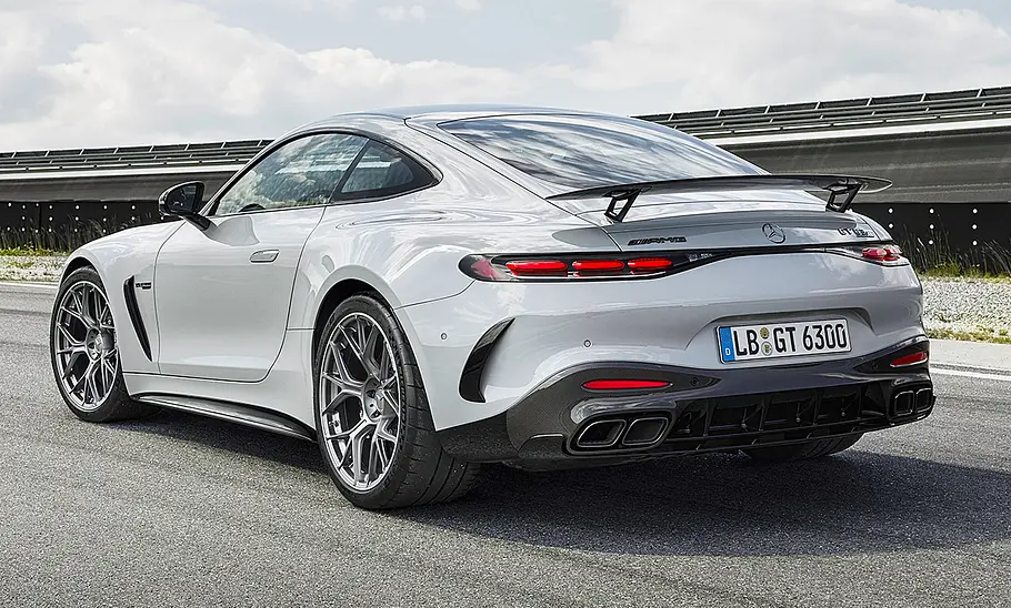 Mercedes-AMG GT 63 Pro (2024) Der Mercedes-AMG GT 63 Pro (2024) statisch von hinten links fotografiert.
