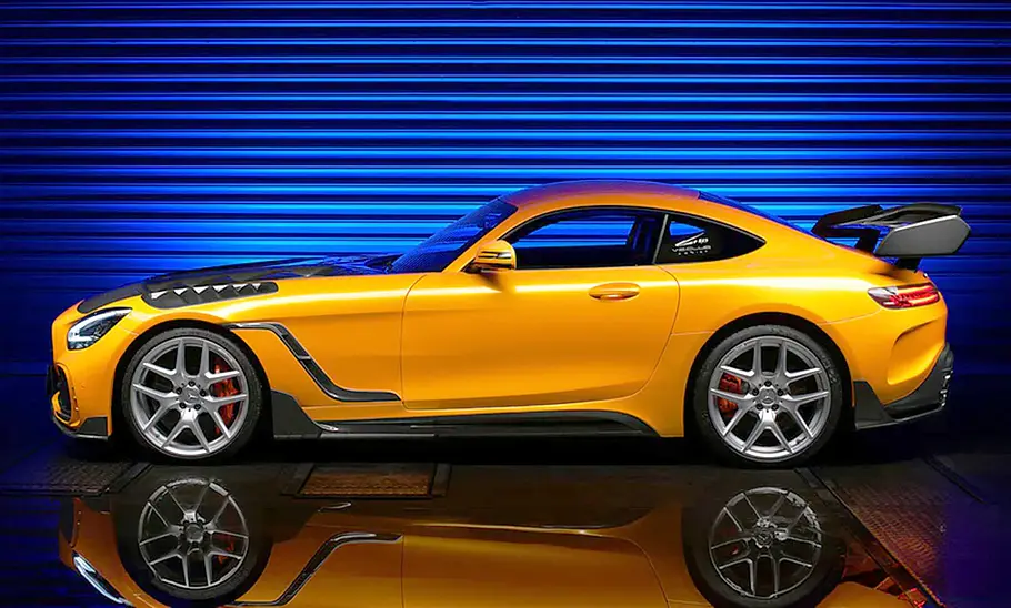 Der Mercedes-AMG GT C von Darwin Pro stehend seitlich