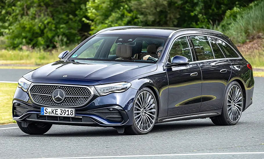 Mercedes E-Klasse T-Modell; fahrend von vorne rechts