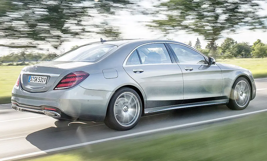 Mercedes S-Klasse (2017) Mercedes S-Klasse (2017); fahrend von hinten rechts