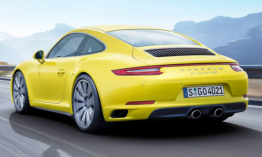 Porsche 911 Carrera 4 (2015); fahrend von hinten links