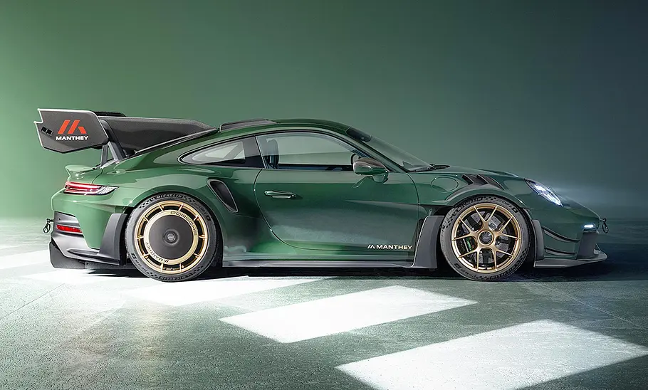 Porsche 911 GT3 RS mit Manthey-Kit Porsche 911 GT3 RS mit Manthey-Kit in Studioumgebung; statisch von der rechten Seite fotografiert