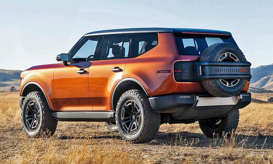 Scout Taveler Concept (2024) stehend, in der Steppe, Ansicht von links hinten.