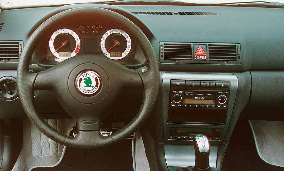 Das Cockpit des Skoda Octavia RS.