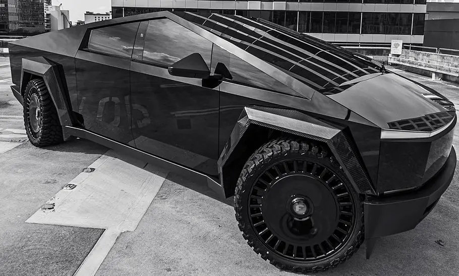 Tesla Cybertruck Effortless Motors: statisch, auto von schräg vorne
