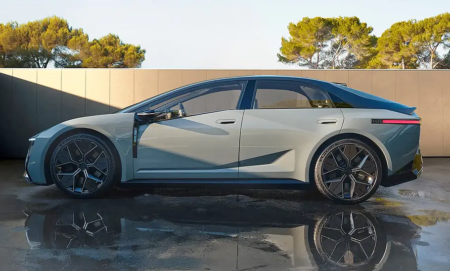 Das Toyota Corolla Concept (2025), statisch von links fotografiert.