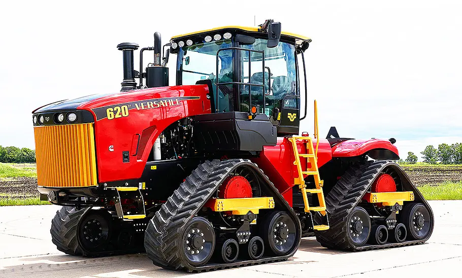Versatile 610 DT Blick von schräg vorne auf den Versatile 610 DT.