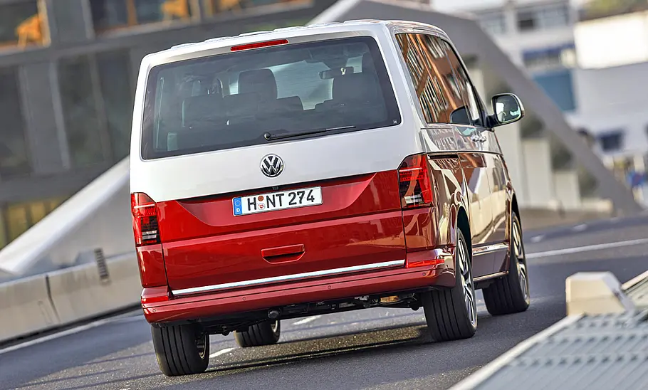 VW T6.1 Multivan (2019) VW T6.1 Multivan (2019); fahrend von hinten