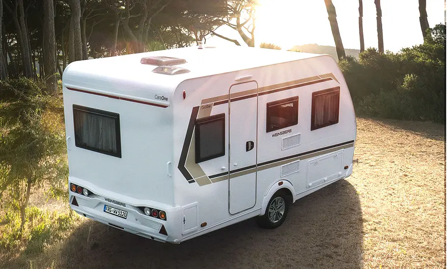 Weinsberg Caraone 390 QD (2024) von schräg hinten