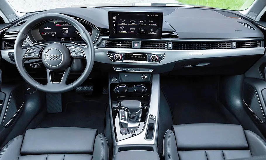 Das Armaturenbrett des Audi A4 (2019).