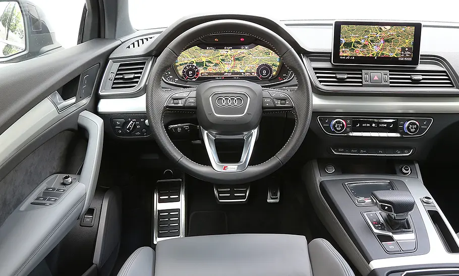 Das Cockpit des Audi Q5 (2017).