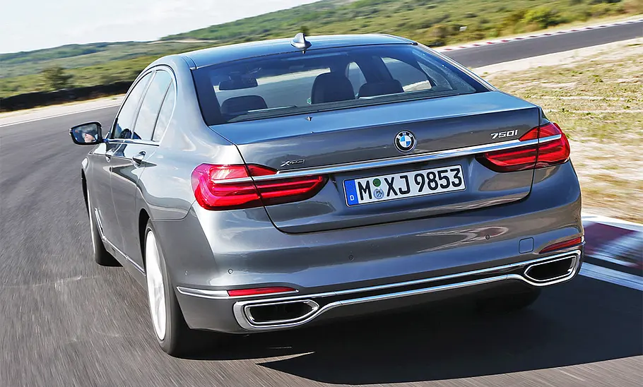 BMW 7er BMW 7er BMW 7er fahrend, Ansicht von hinten