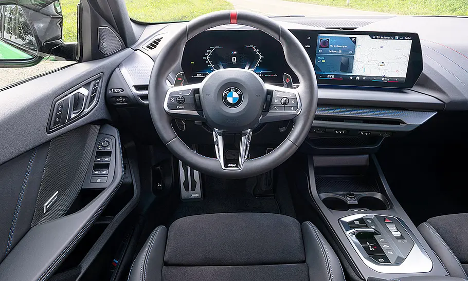 BMW M135 (2024) BMW M135 (2024); Cockpit