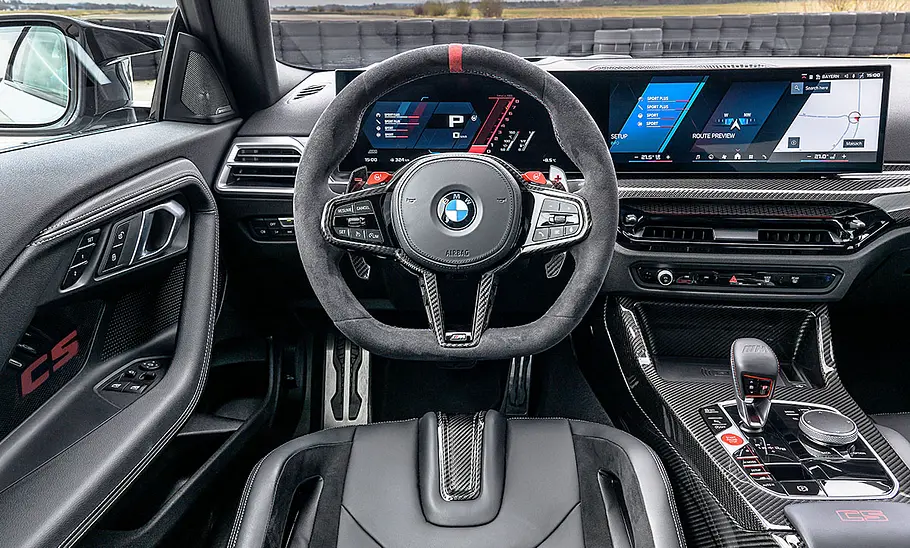 Das Cockpit des BMW M2 CS (2025).
