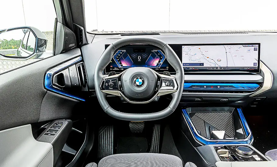 BMW X3 Blick in den Innenraum auf die Armaturen des BMW X3.